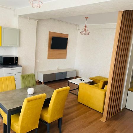 Myamar Apartment Mamaia Luaran gambar