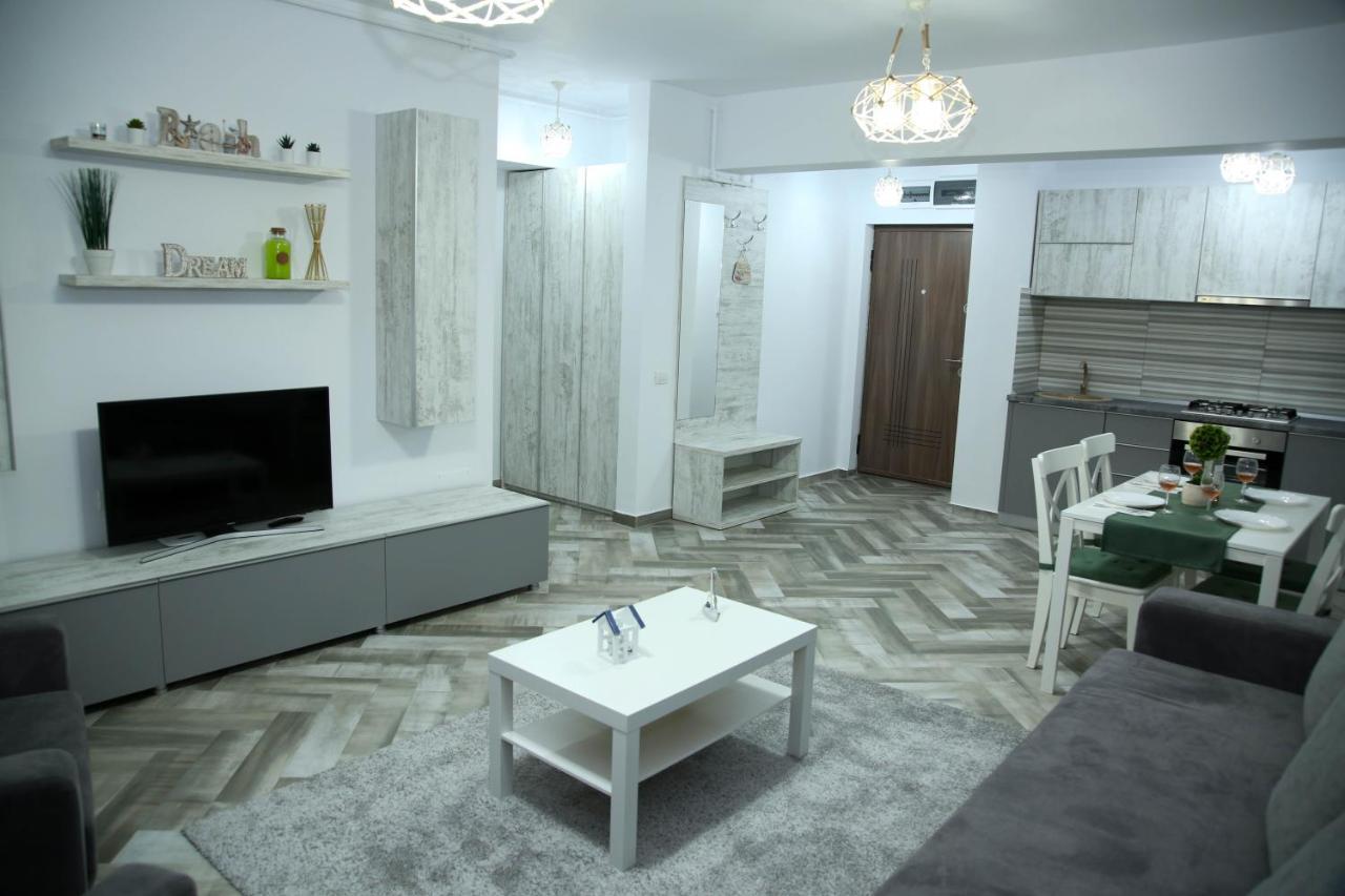 Myamar Apartment Mamaia Luaran gambar