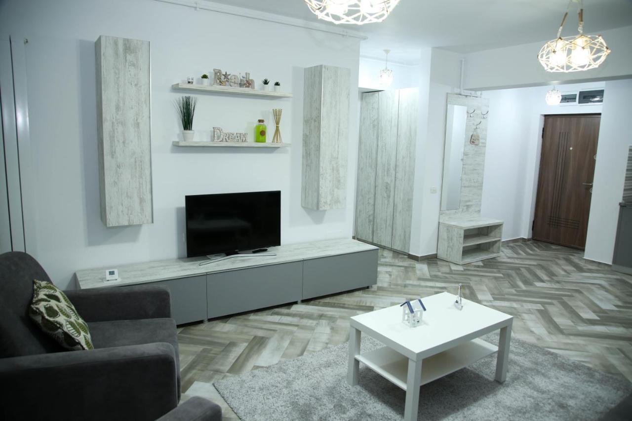 Myamar Apartment Mamaia Luaran gambar