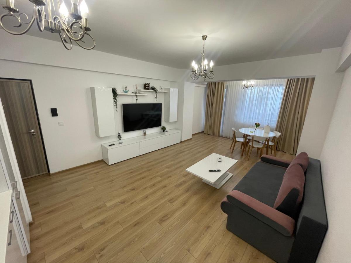 Myamar Apartment Mamaia Luaran gambar