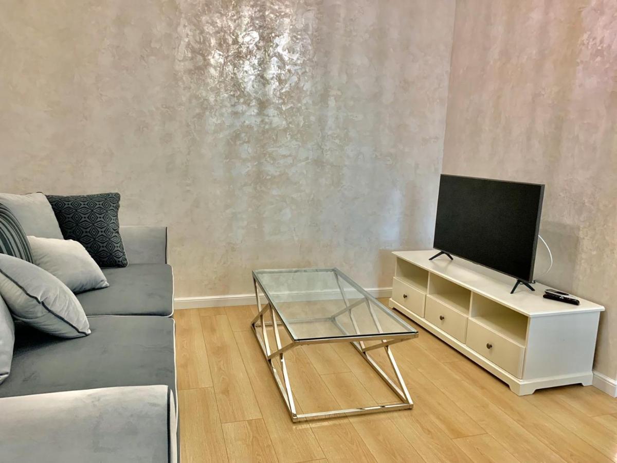 Myamar Apartment Mamaia Luaran gambar