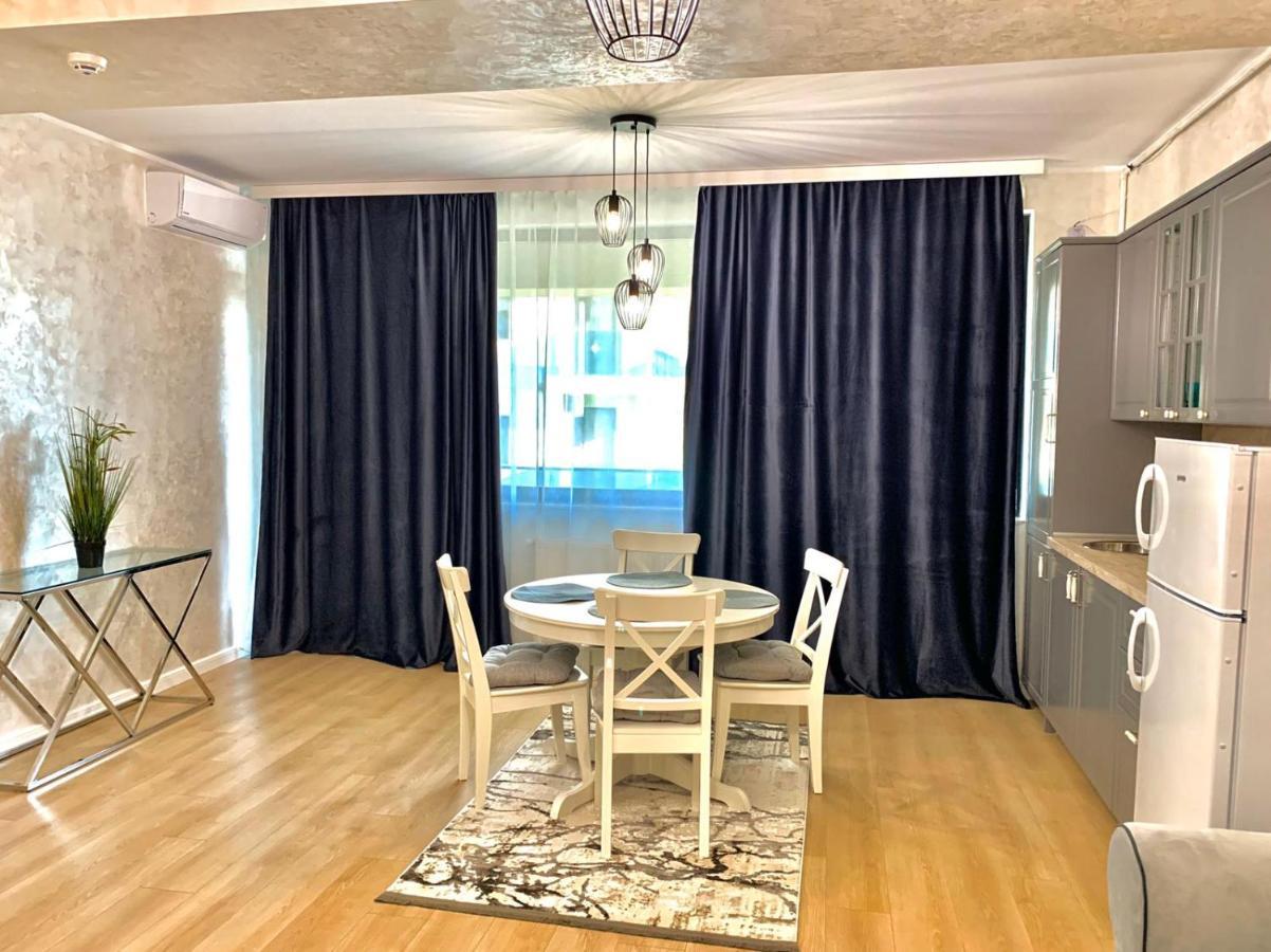 Myamar Apartment Mamaia Luaran gambar