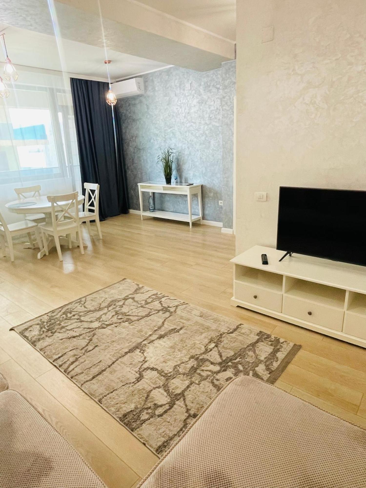 Myamar Apartment Mamaia Luaran gambar